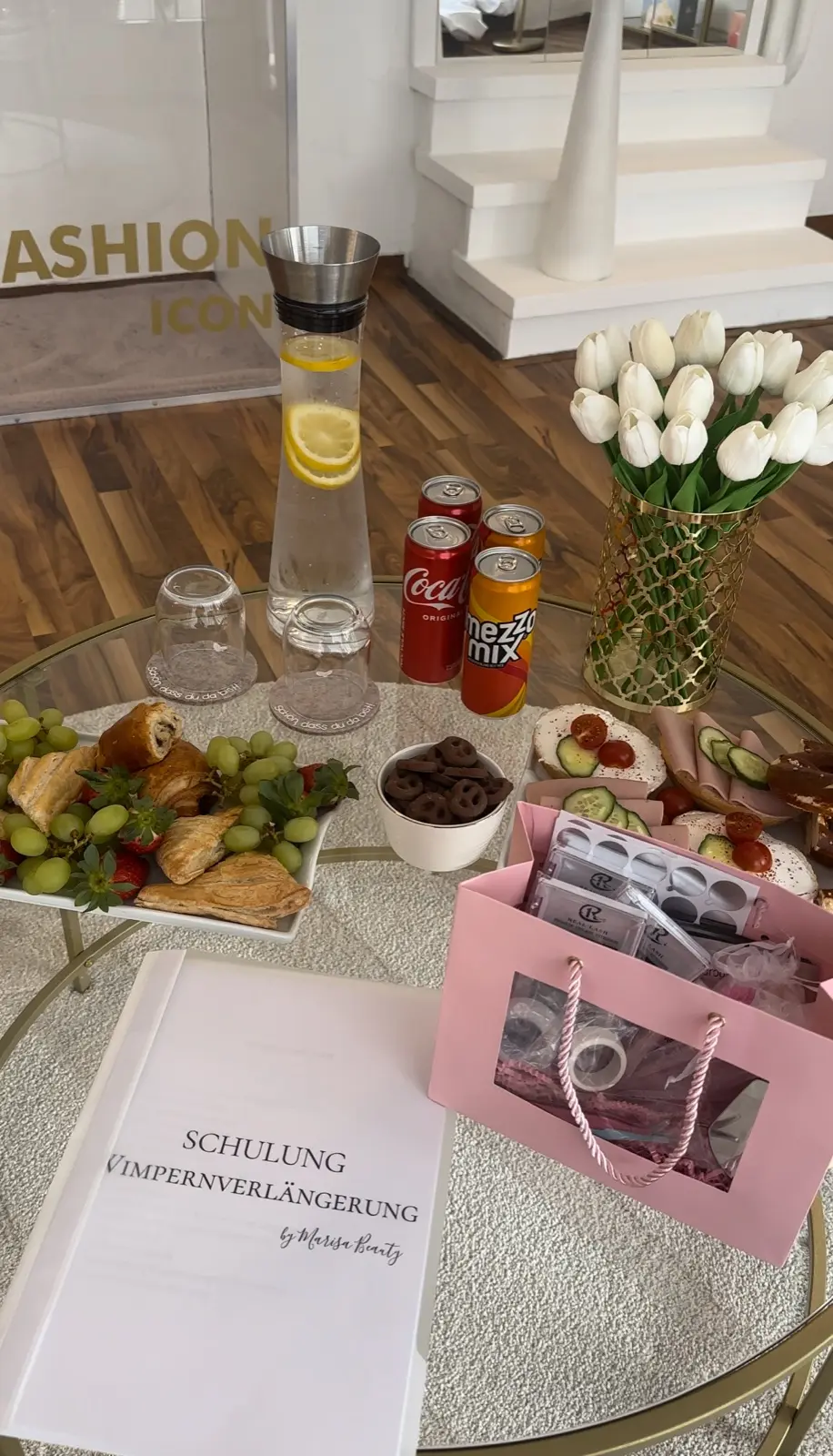 Kleine Erfrischungen und Snacks für Kundinnen